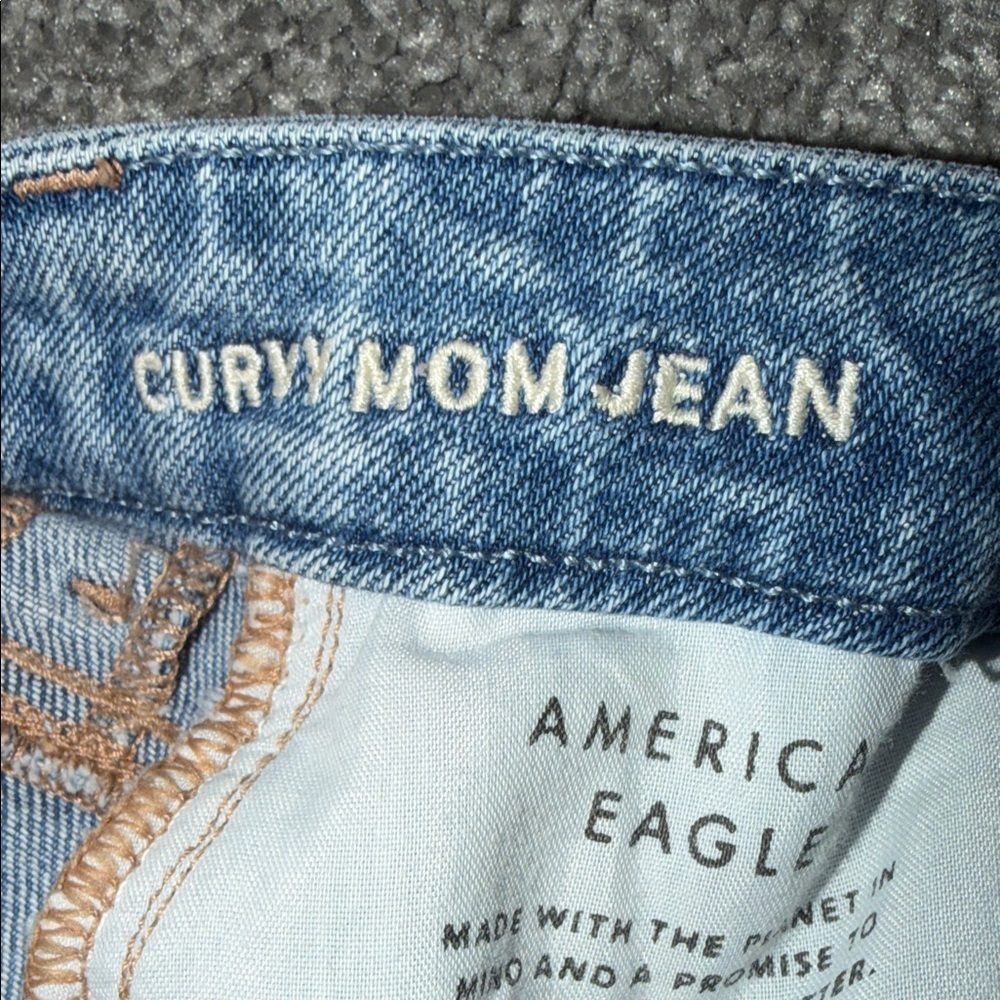 American Eagle Curvy Mom Jean stretch - Picture 3 of 6